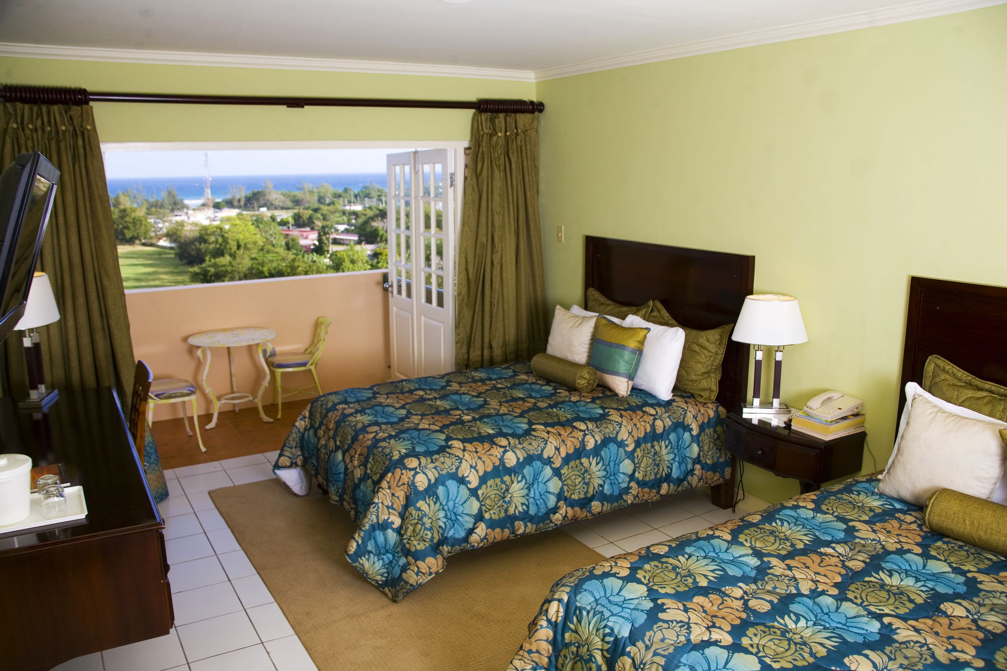 Cardiff Hotel And Spa Runaway Bay Exterior photo